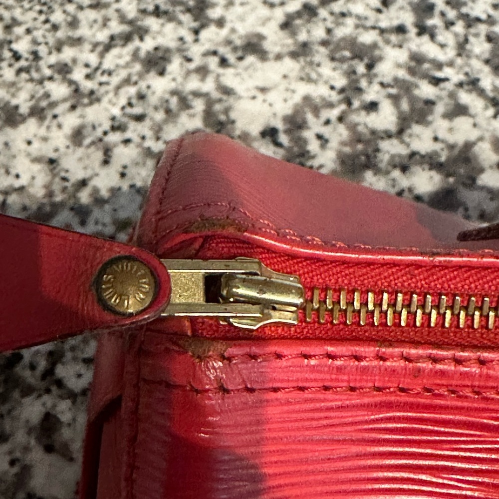 Louis Vuitton Epi Speedy 25 in Castilian Red. - Picture 3 of 16